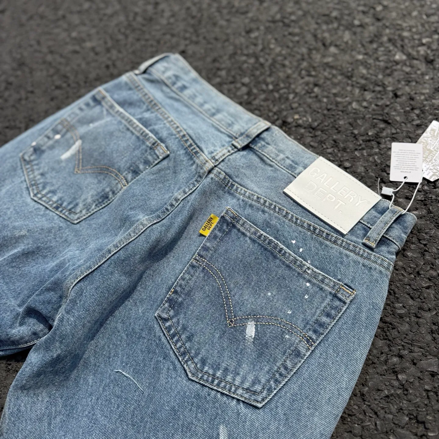 #8149 P250💰 GALLERY DEPT. Vintage hole patched and randomly tied loose washed flared jeans - truly restore the ultimate texture of Vintage - original hardware accessories, washed and other elevators, QR code analysis are all purchased from the original factory, high degree of restoration, you are welcome to compare with a certain product ~ - three-dimensional version, loose and comfortable, not picky about the figure, tall and slim, factory Seiko, original quality control, same style for men and women, can be matched with couples, versatile recommendation, must-have jeans for all seasons -Size: 28 30 32 34 36
